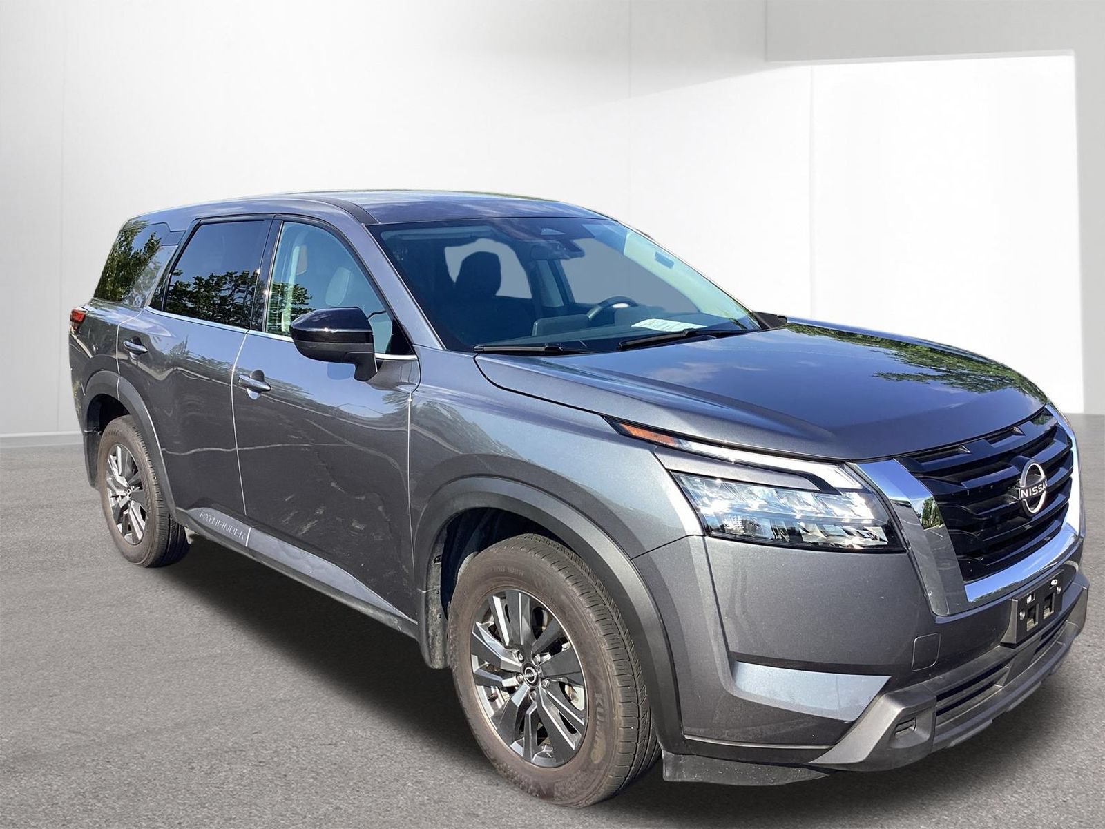 Used 2024 Nissan Pathfinder S AWD/4WD image 4