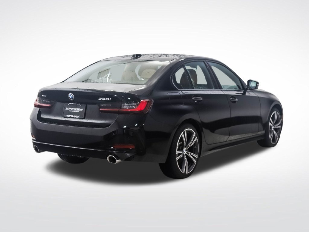 Certified 2023 BMW 330i xDrive Sedan w/ Premium Package AWD/4WD image 5
