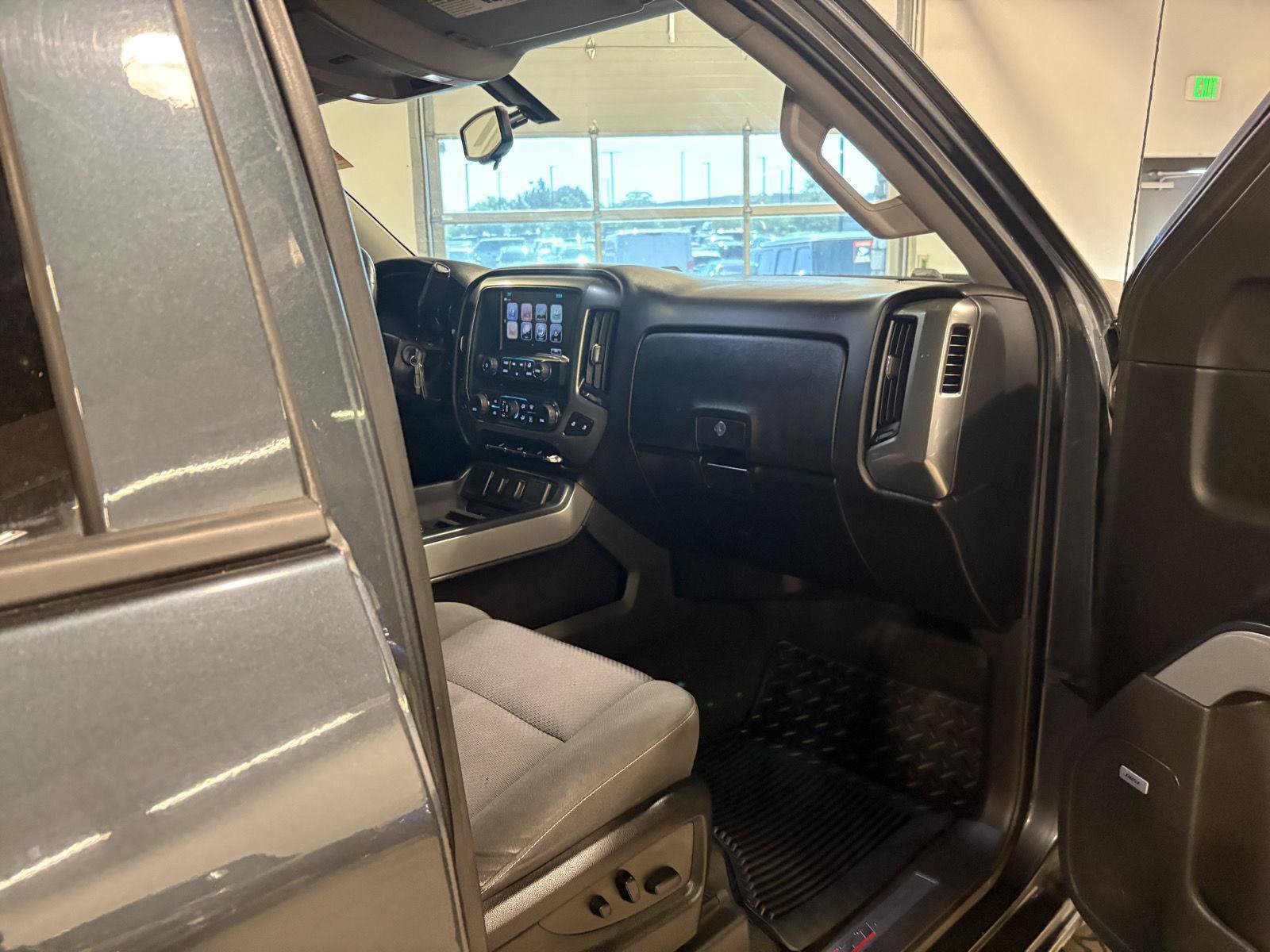 Used 2018 Chevrolet Silverado 1500 LT w/ All Star Edition AWD/4WD image 42