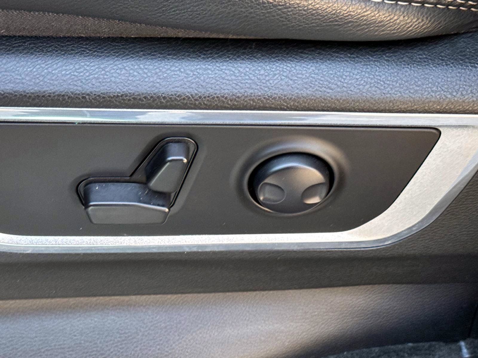 Used 2023 RAM 1500 Laramie AWD/4WD image 15