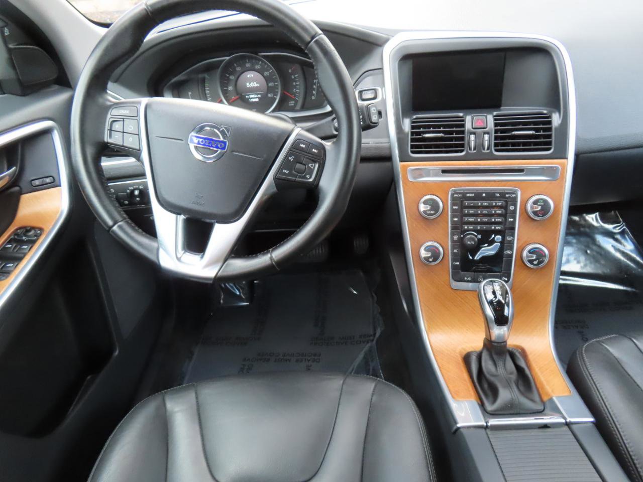 Used 2017 Volvo XC60 T5 Inscription w/ Protection Package image 12