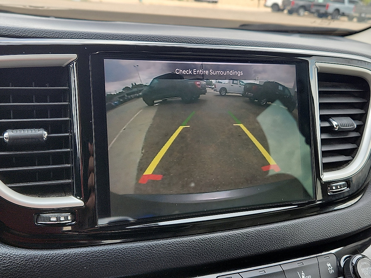 Used 2021 Chrysler Pacifica Touring-L FWD image 9