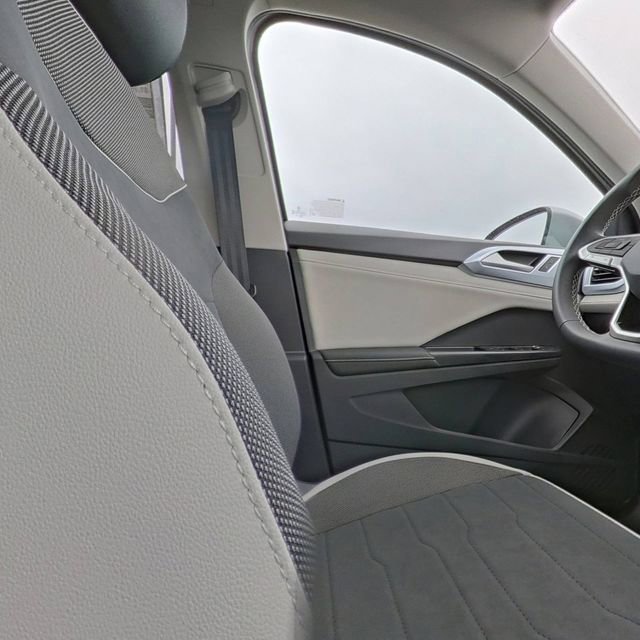 New 2026 Volkswagen Taos SE image 28