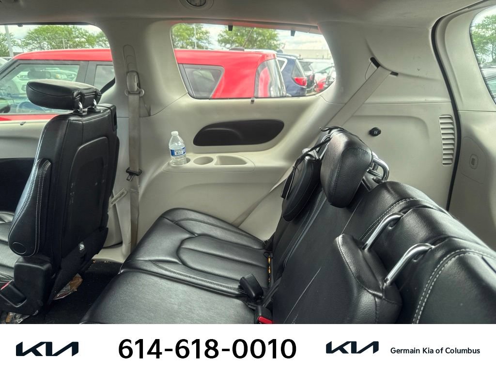 Used 2022 Chrysler Pacifica Touring-L FWD image 10