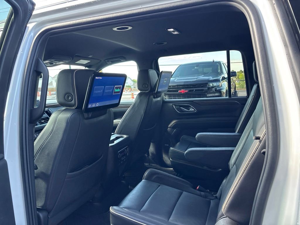 Used 2023 Chevrolet Suburban Premier AWD/4WD image 8