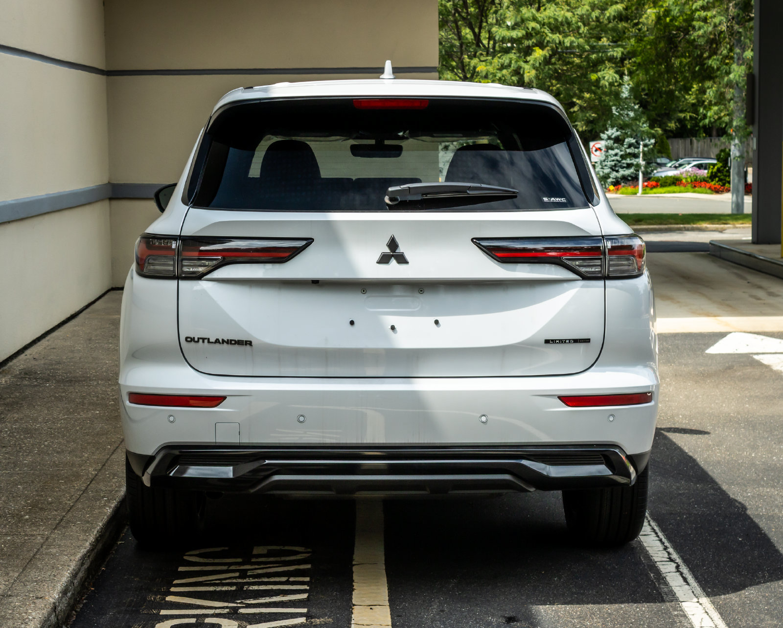 New 2026 Mitsubishi Outlander LE AWD/4WD image 6