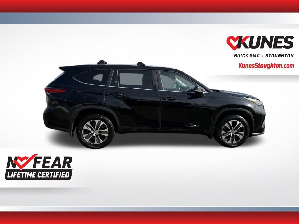 Used 2023 Toyota Highlander XLE image 10