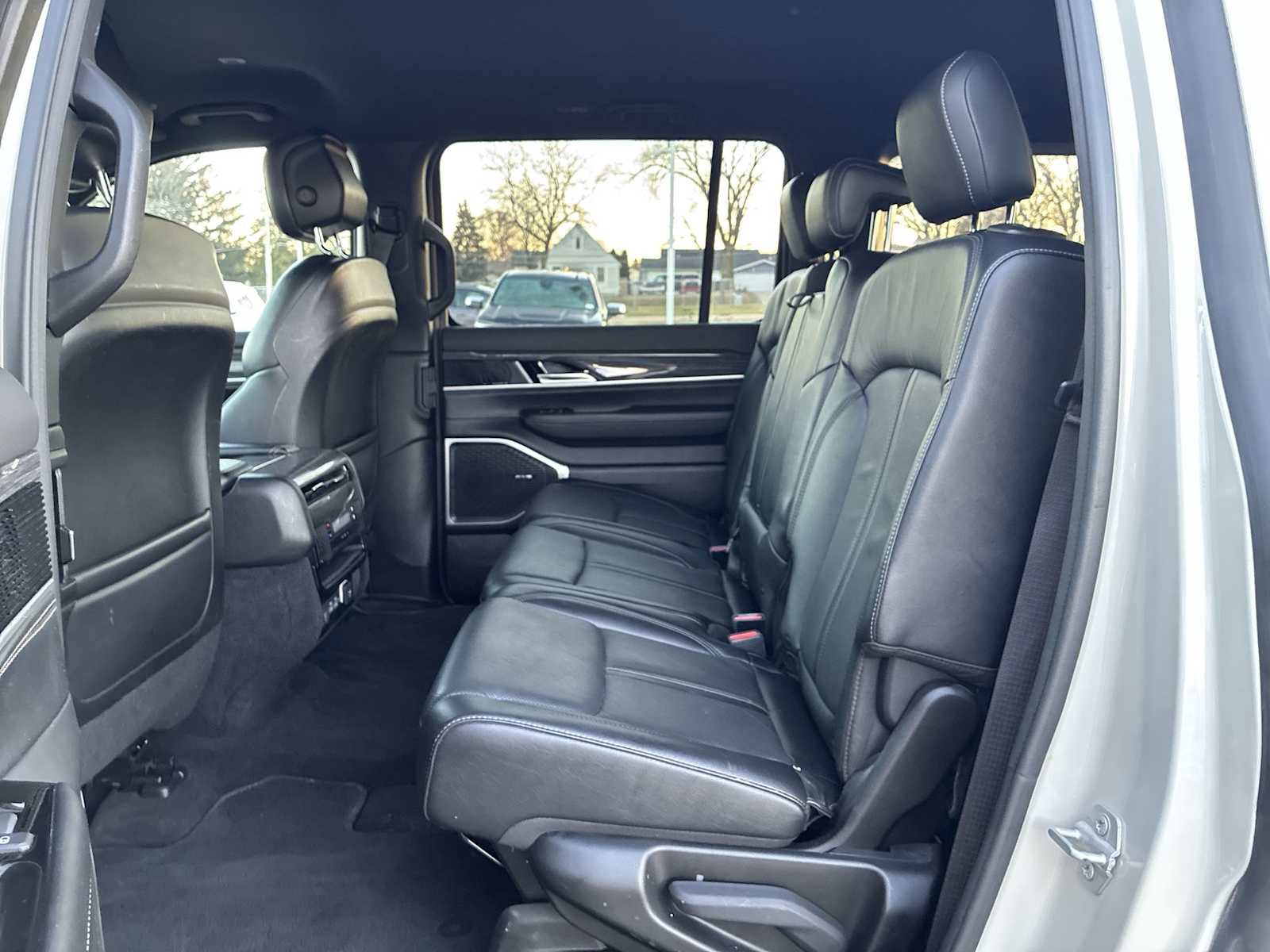 Used 2022 Jeep Wagoneer Series II image 25