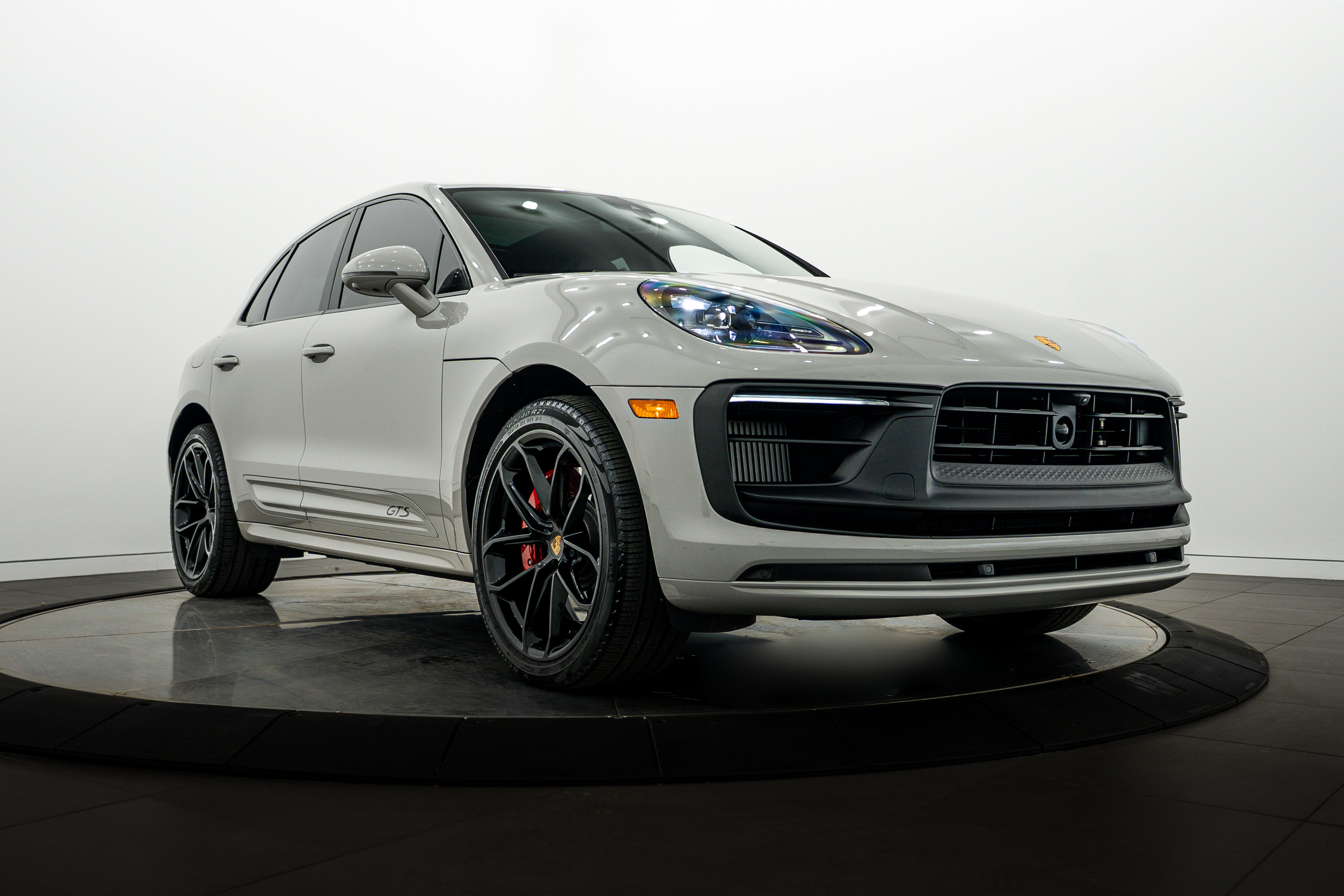 Certified 2025 Porsche Macan GTS AWD/4WD image 9