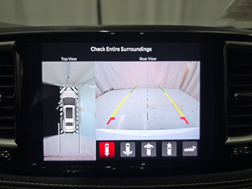 Used 2024 Chrysler Pacifica Limited FWD image 37