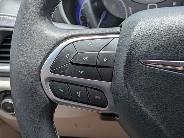 Used 2024 Chrysler Pacifica Touring-L AWD/4WD image 31
