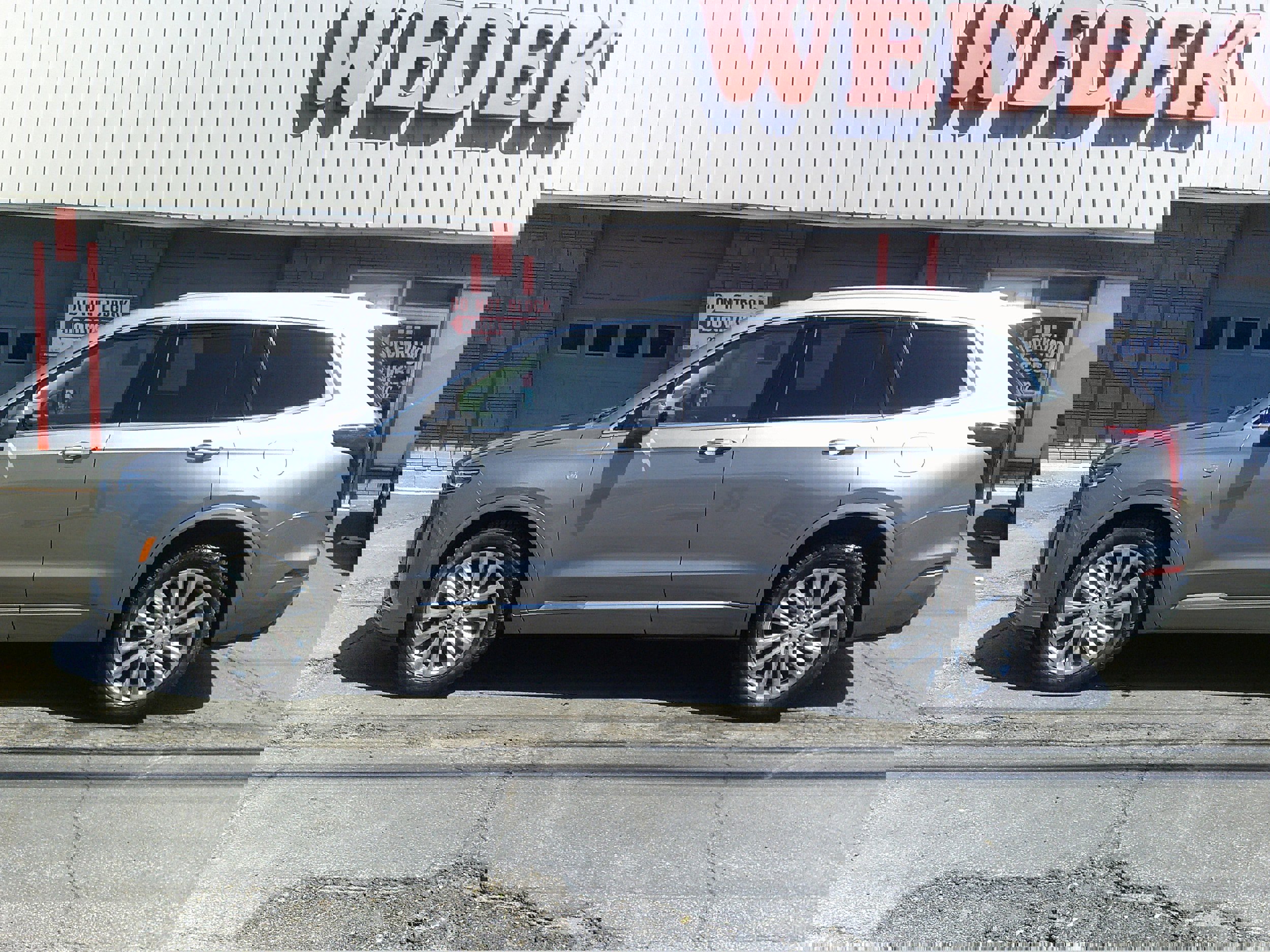 Used 2021 Cadillac XT6 Premium Luxury AWD/4WD image 2