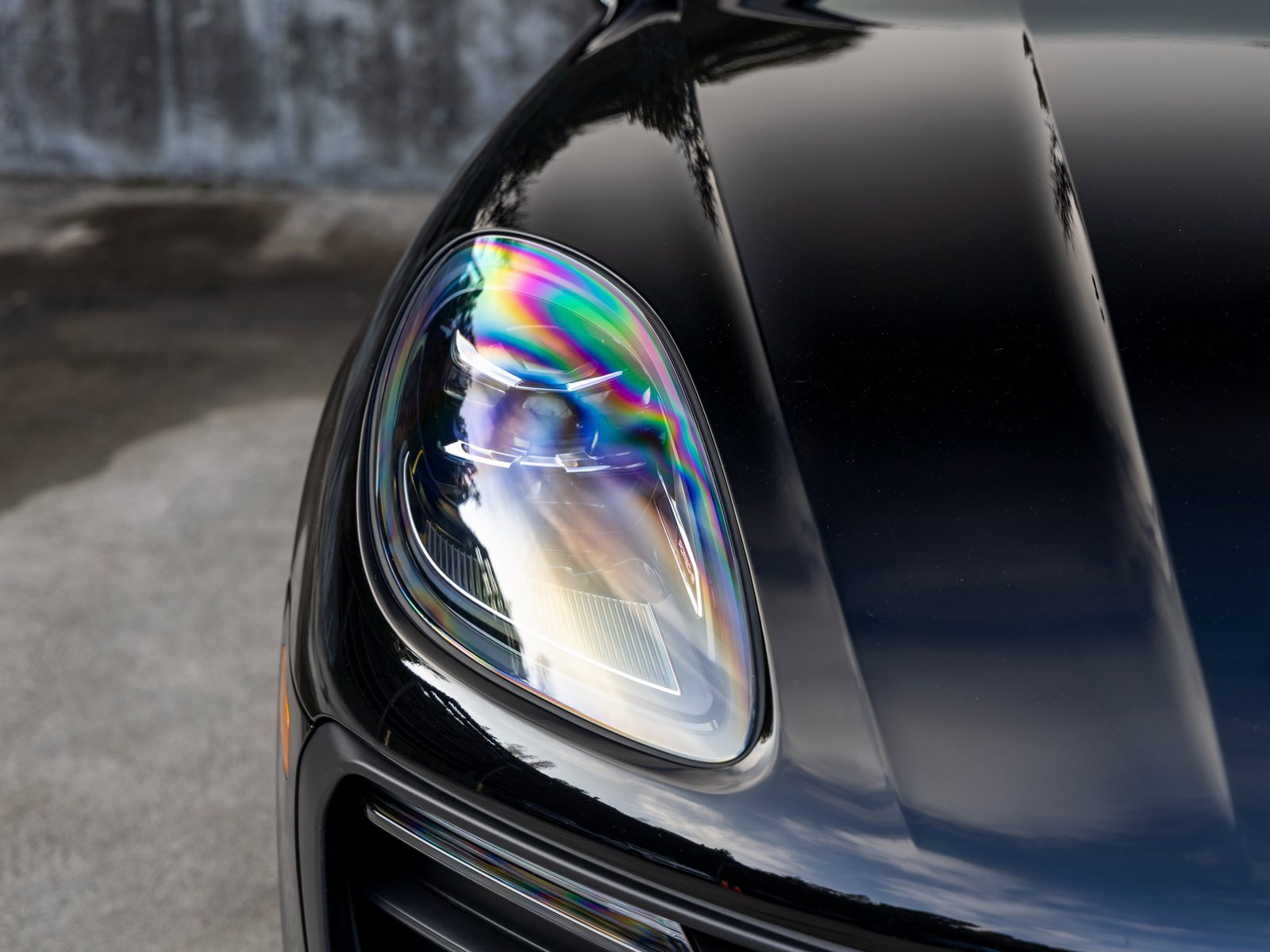 Certified 2025 Porsche Macan image 14