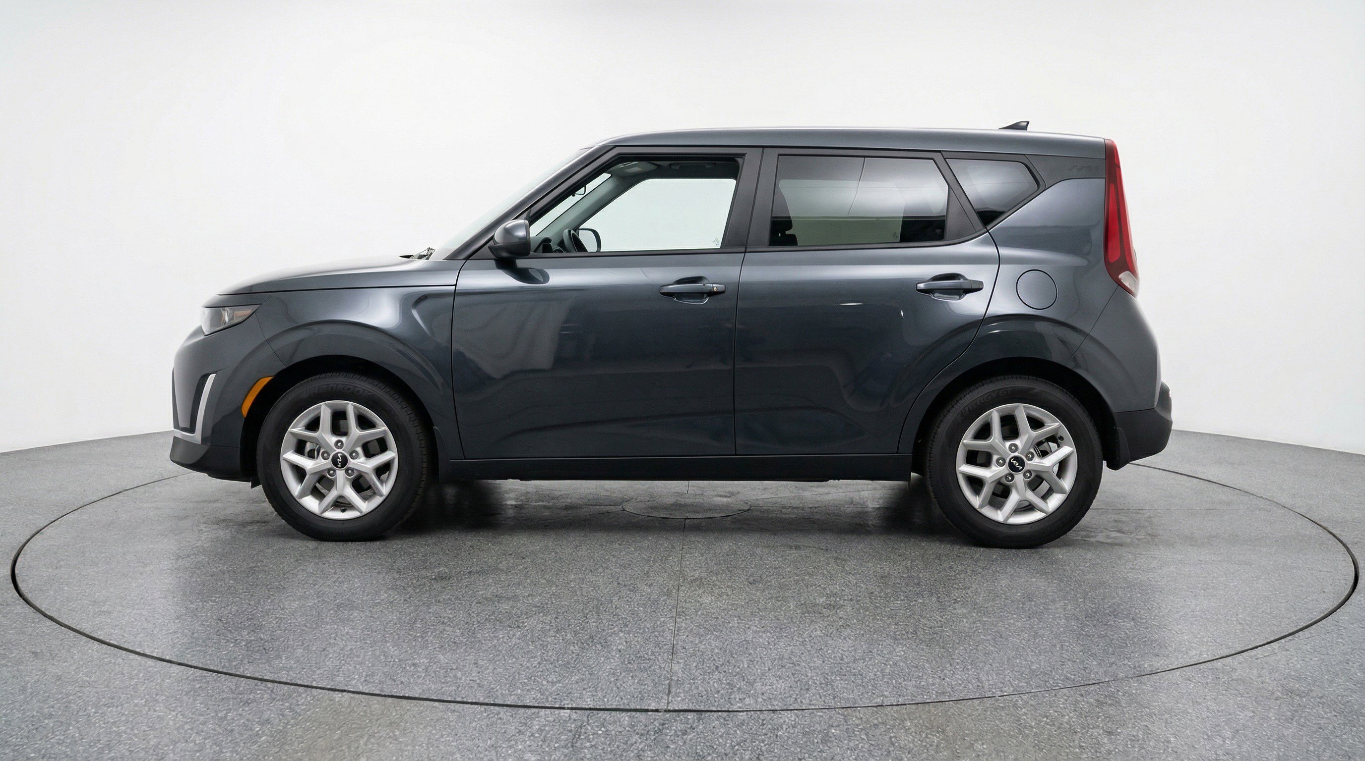 Used 2025 Kia Soul LX w/ LX Technology Package image 5