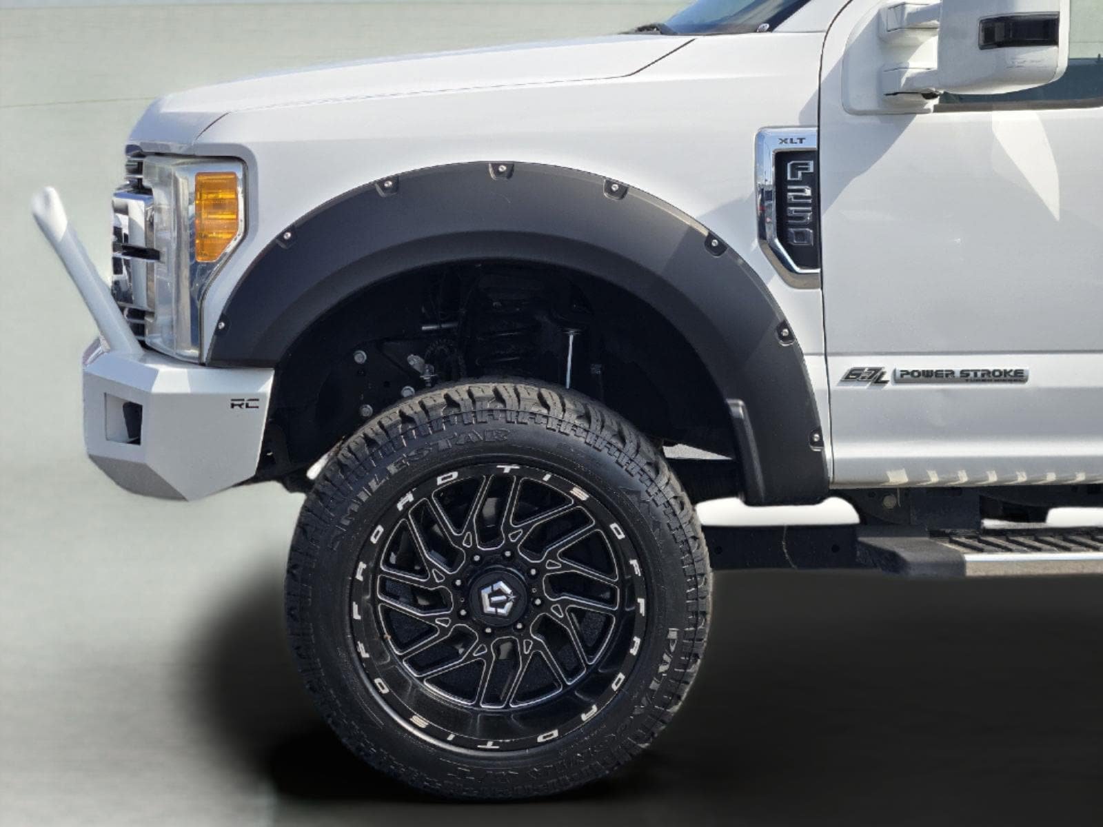 Used 2017 Ford F250 XLT AWD/4WD image 9