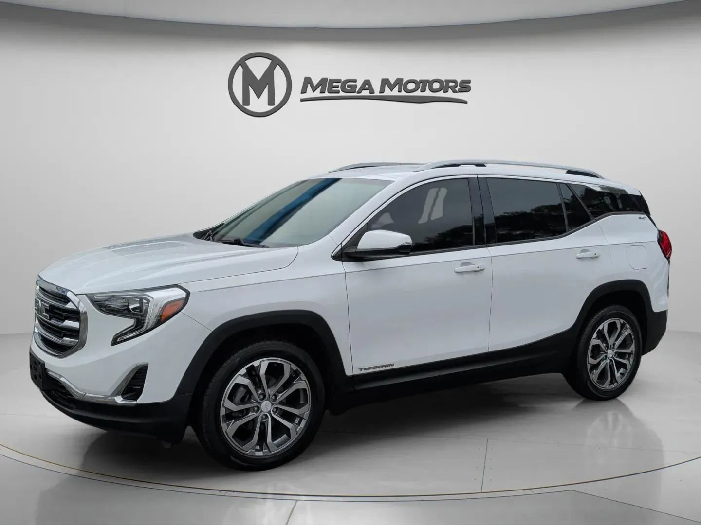 Used 2019 GMC Terrain SLT image 2