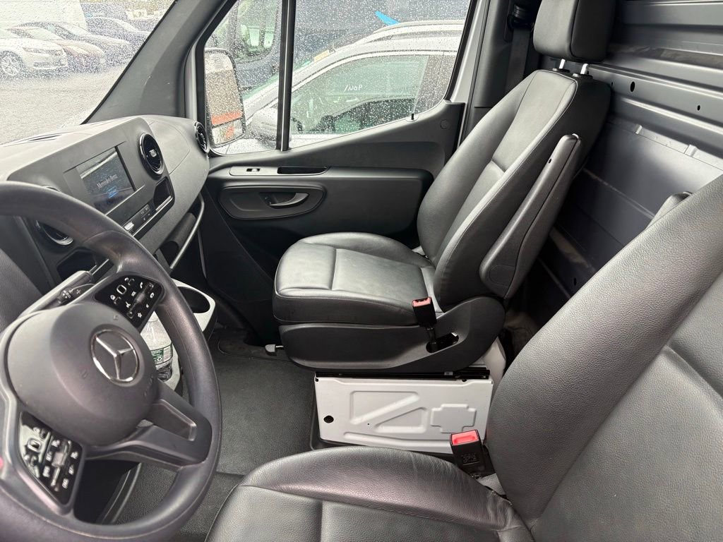 Used 2024 Mercedes-Benz Sprinter 4500 image 4