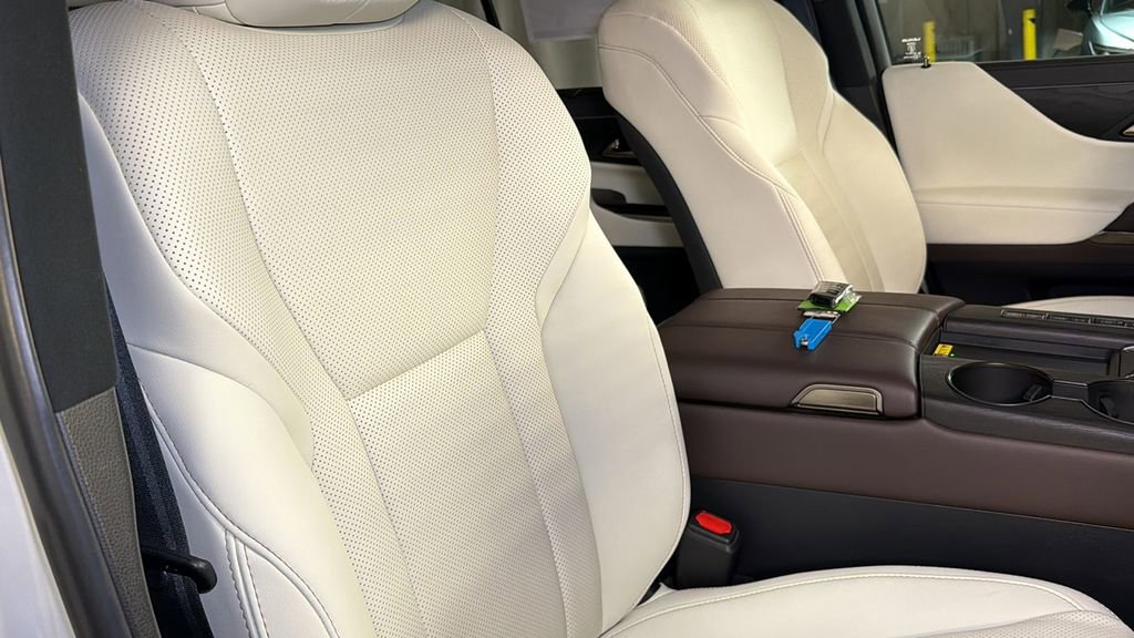 Certified 2024 Lexus LX 600 4WD w/ Appearance Package image 13