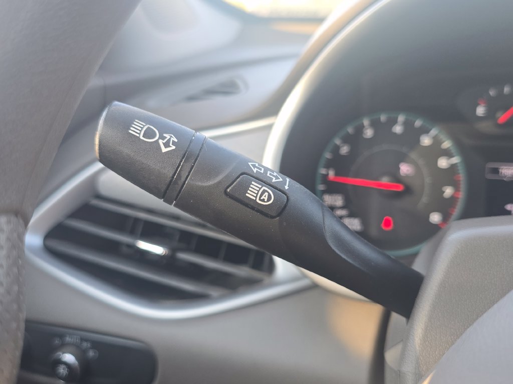 Used 2025 Chevrolet Malibu LT FWD image 25