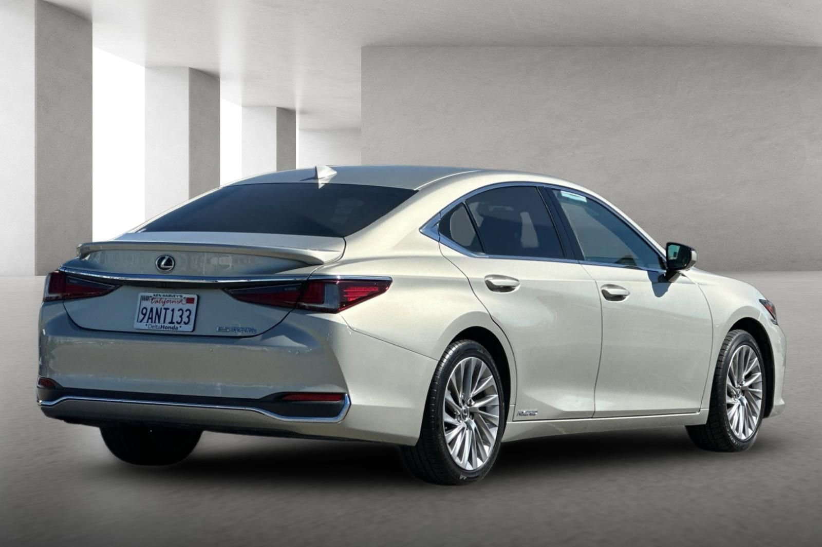 Used 2021 Lexus ES 300h 300h Luxury w/ Accessory Package 2 image 4