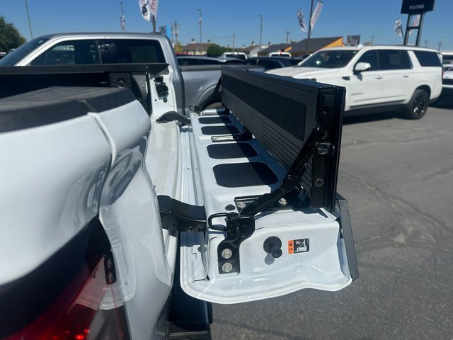 New 2025 GMC Sierra 3500 SLT w/ SLT Convenience Package image 18