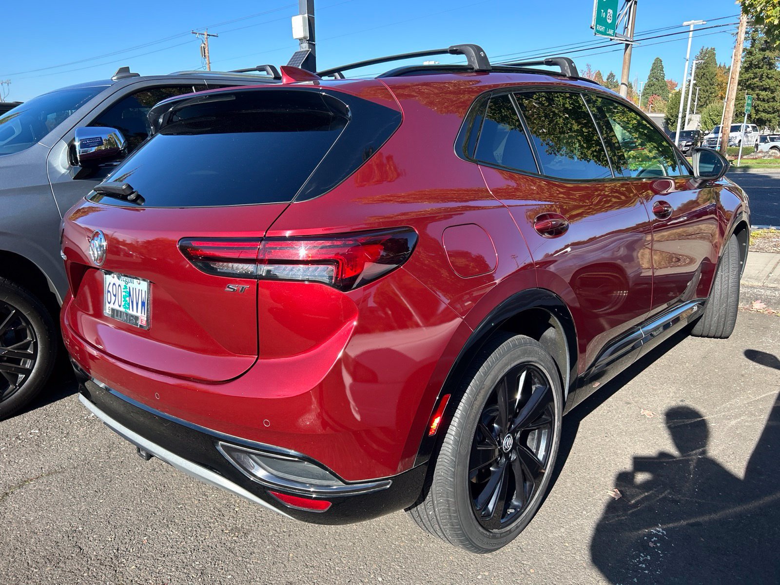 Used 2022 Buick Envision Essence w/ Sport Touring Package FWD image 4