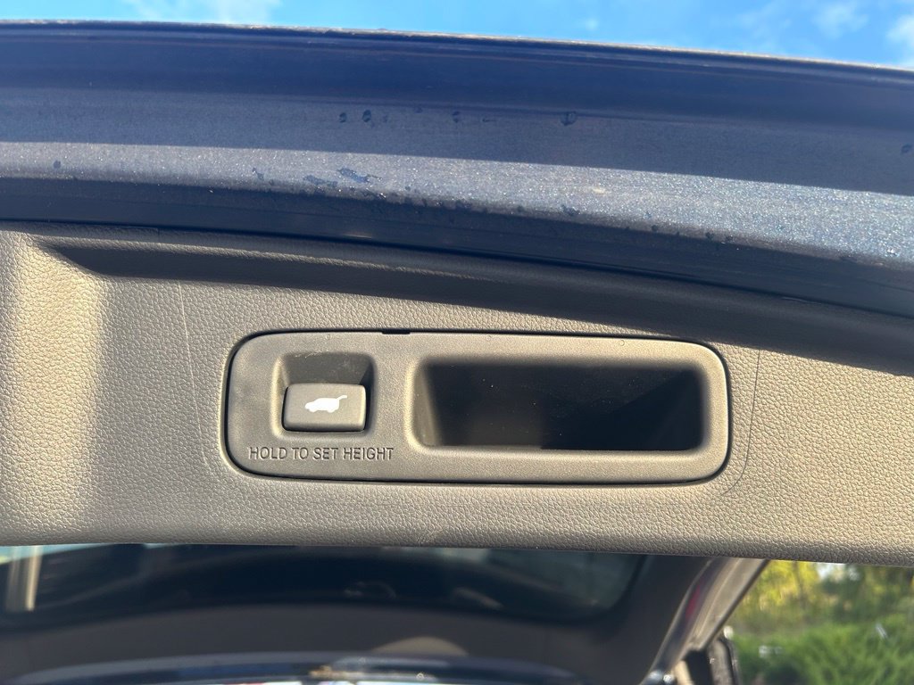 Used 2025 Honda CR-V EX-L image 9