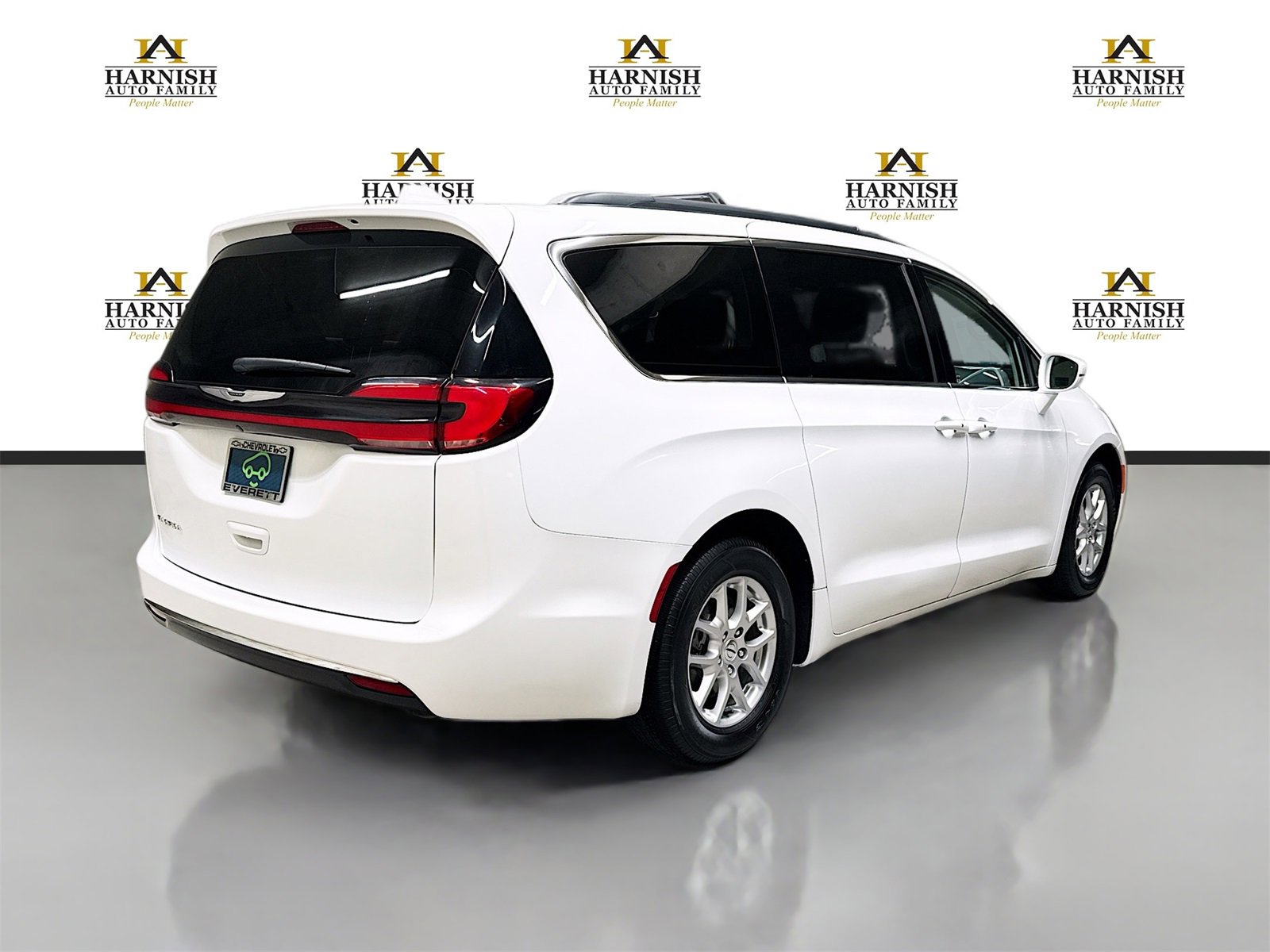 Used 2022 Chrysler Pacifica Touring-L image 5