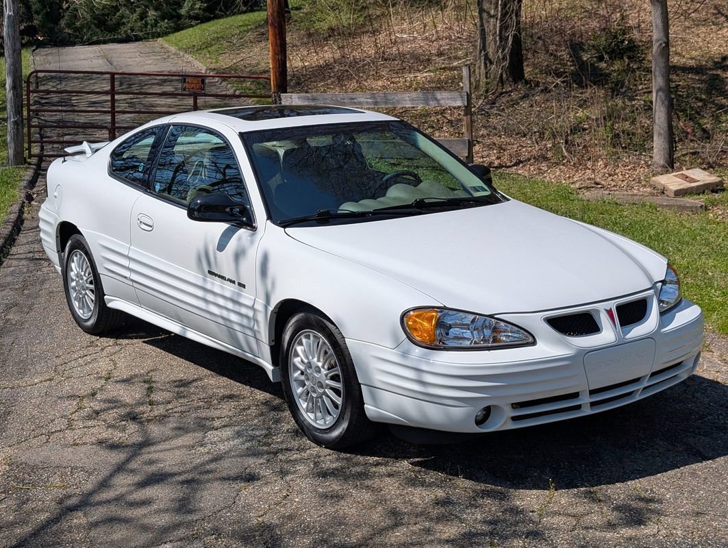 Used 2001 Pontiac Grand Am SE w/ Solid Value Appearance Pkg FWD image 6