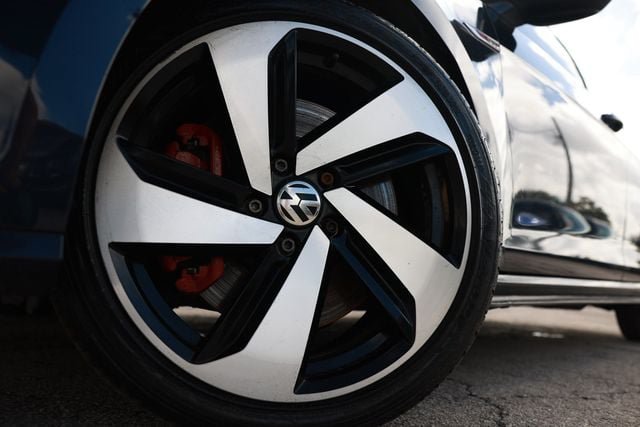 Used 2018 Volkswagen GTI SE FWD image 33