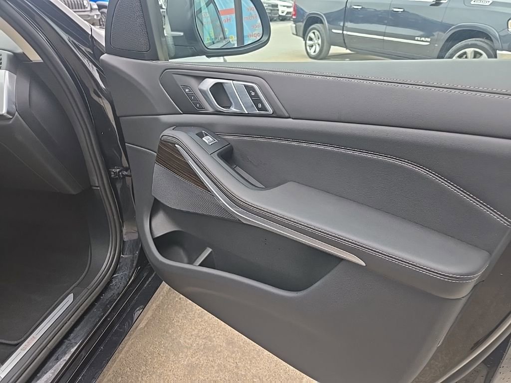 Used 2024 BMW X7 xDrive40i w/ Climate Comfort Package image 73