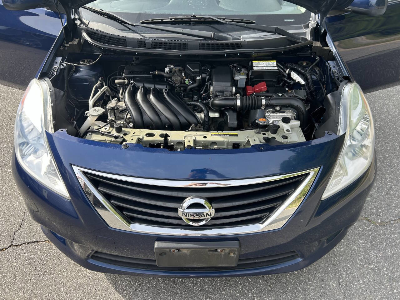 Used 2014 Nissan Versa SV FWD image 19