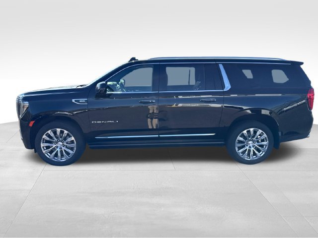 Used 2022 GMC Yukon XL Denali w/ Denali Premium Package AWD/4WD image 2