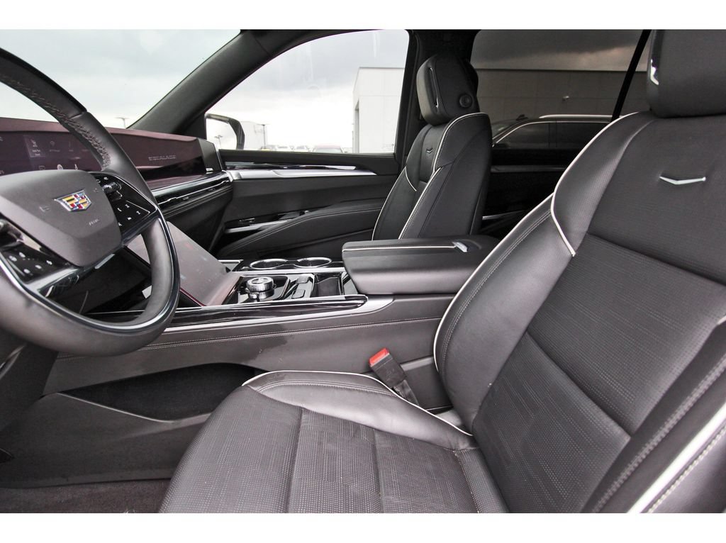 Used 2025 Cadillac Escalade ESV Sport AWD/4WD image 6