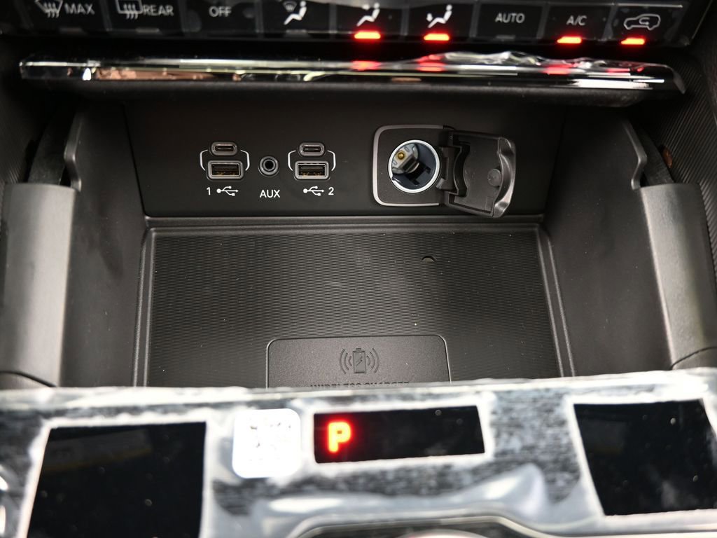 Used 2025 Jeep Grand Cherokee Altitude RWD image 21