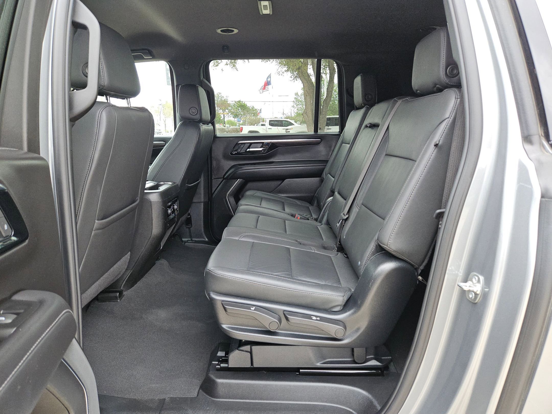 Certified 2025 Chevrolet Suburban LT AWD/4WD image 14