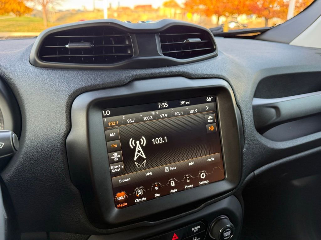 Used 2023 Jeep Renegade Altitude image 3