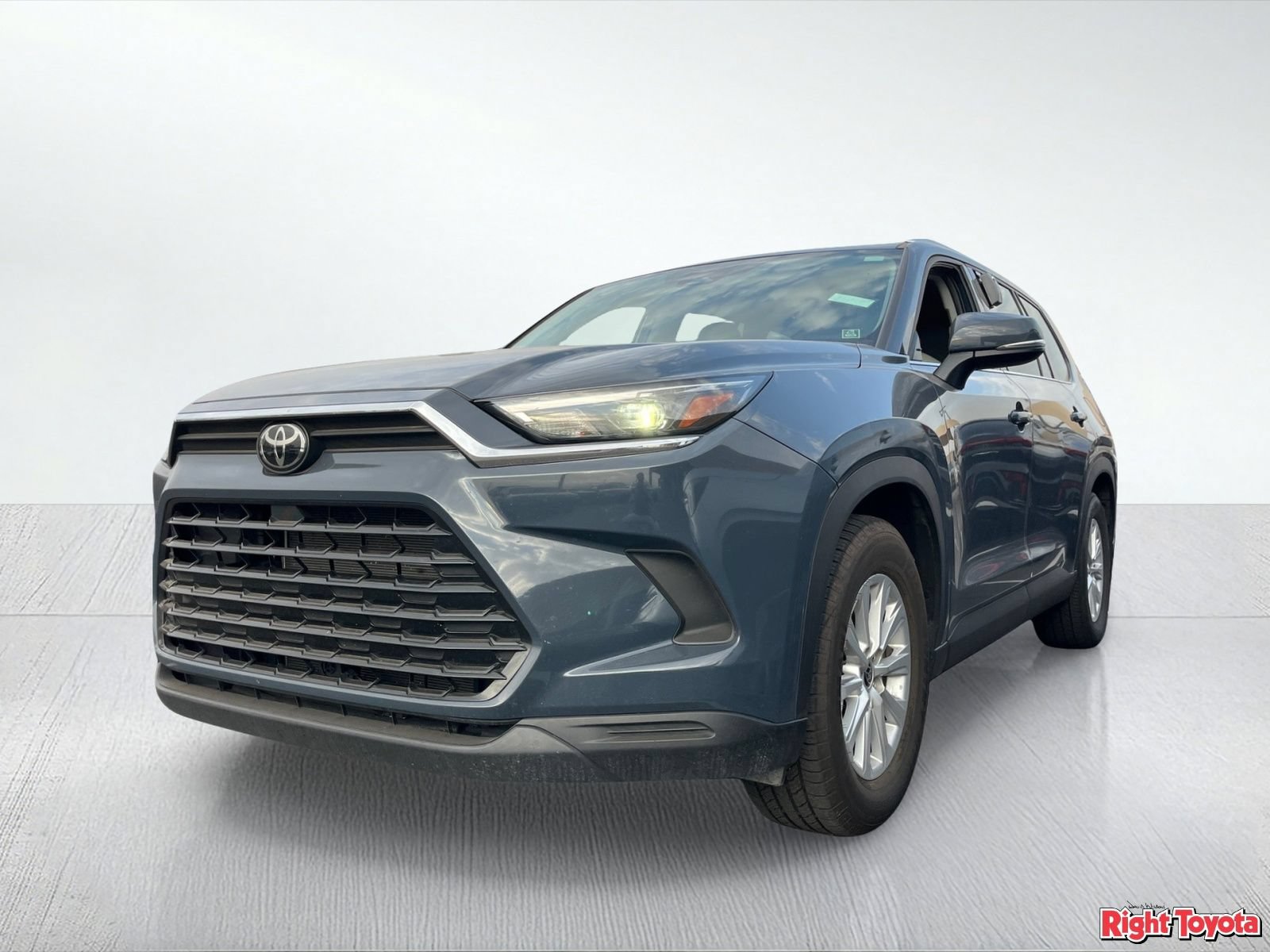 Used 2024 Toyota Grand Highlander AWD Hybrid image 2