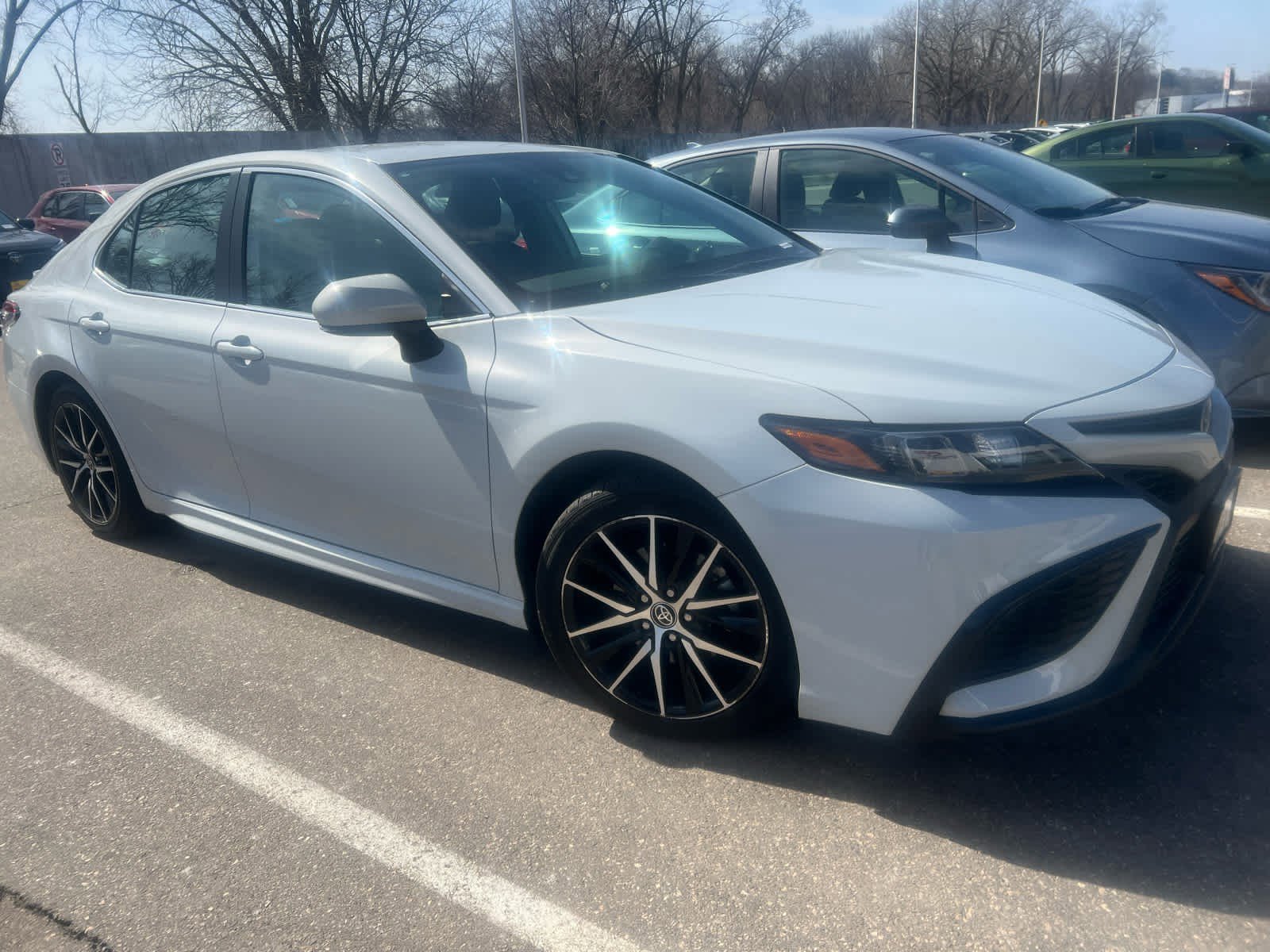 Used 2023 Toyota Camry SE image 2