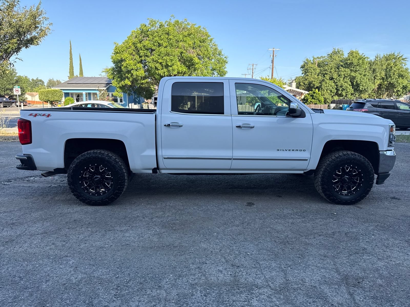 Used 2017 Chevrolet Silverado 1500 LTZ w/ LTZ Plus Package AWD/4WD image 6