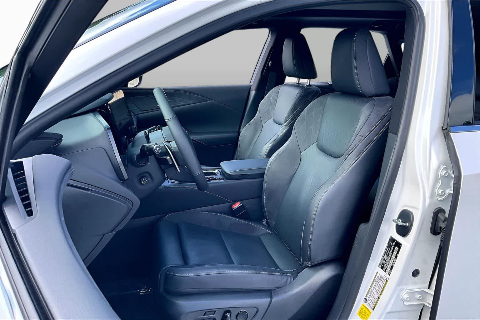 Used 2023 Lexus RX 350 FWD w/ Cold Area Package image 8