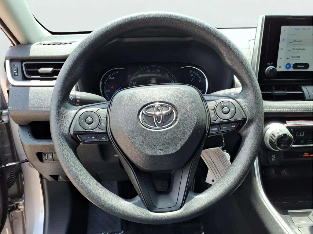 Used 2025 Toyota RAV4 LE AWD/4WD image 19