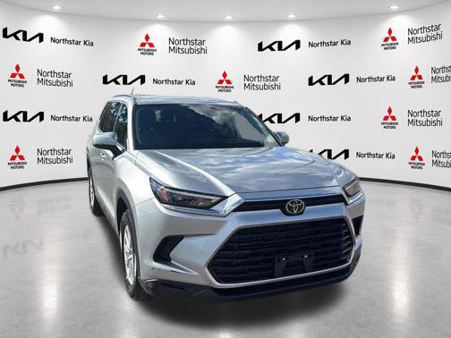 Used 2025 Toyota Grand Highlander AWD image 13