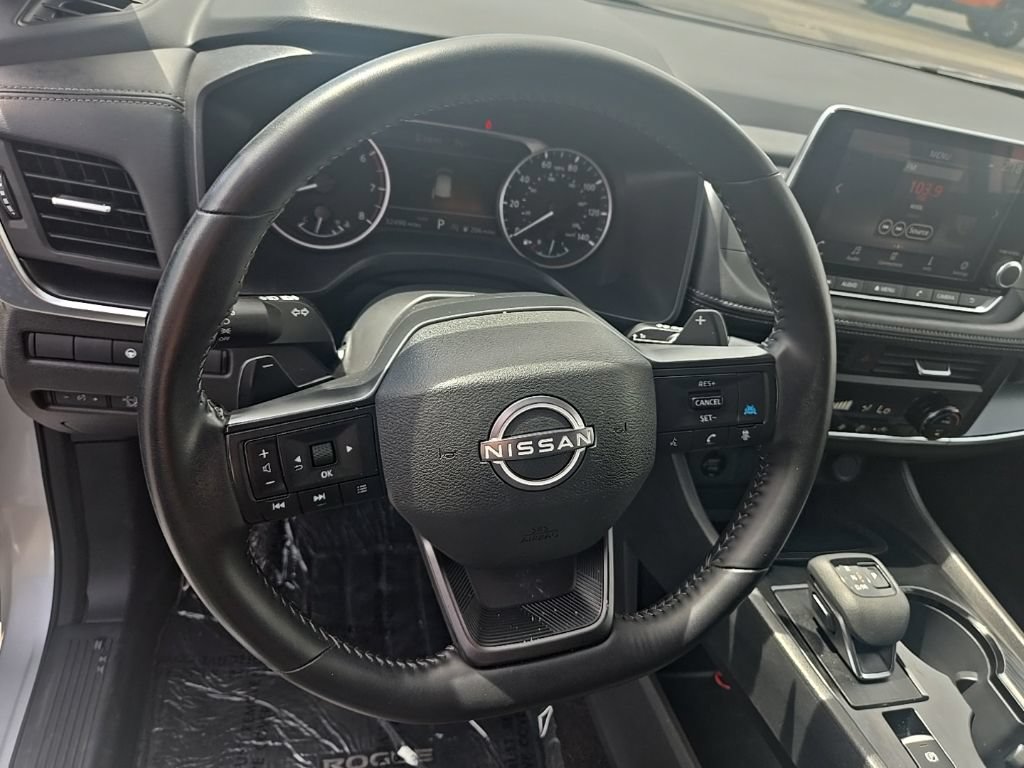 Used 2025 Nissan Rogue SV AWD/4WD image 13