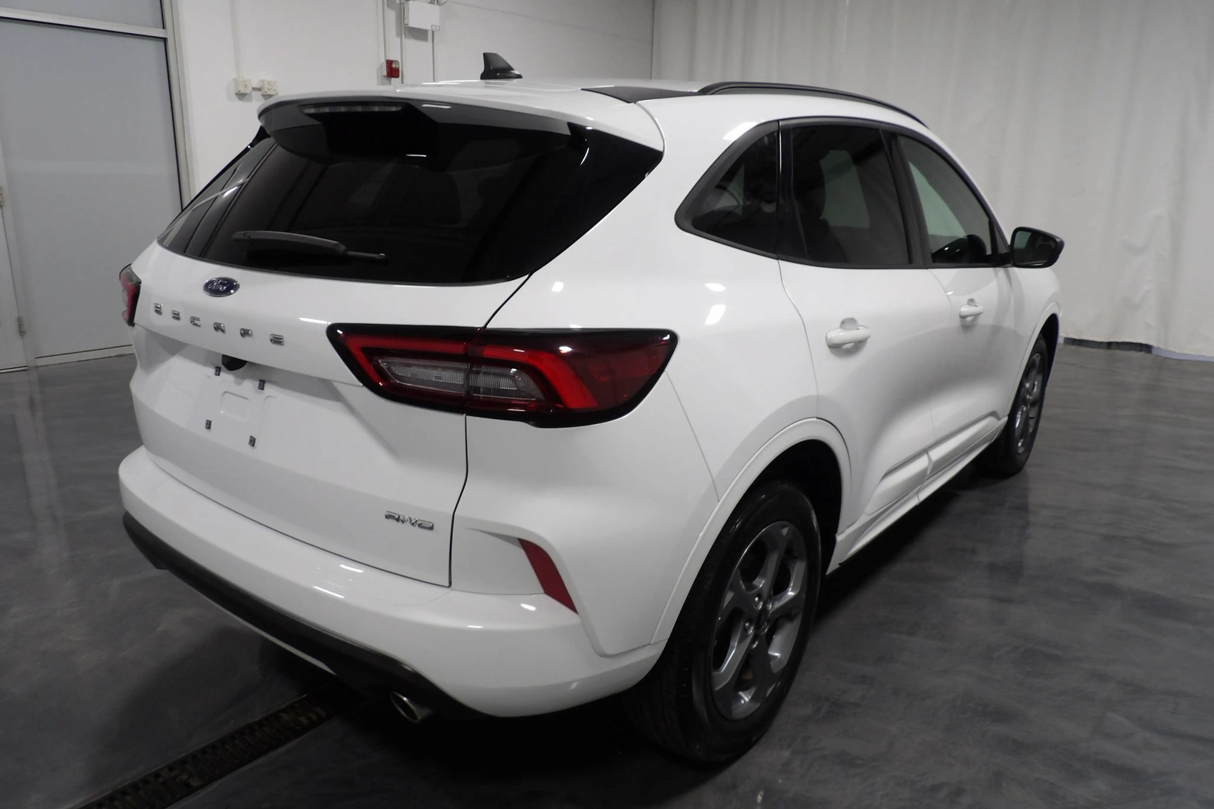 Used 2023 Ford Escape ST-Line AWD/4WD image 5