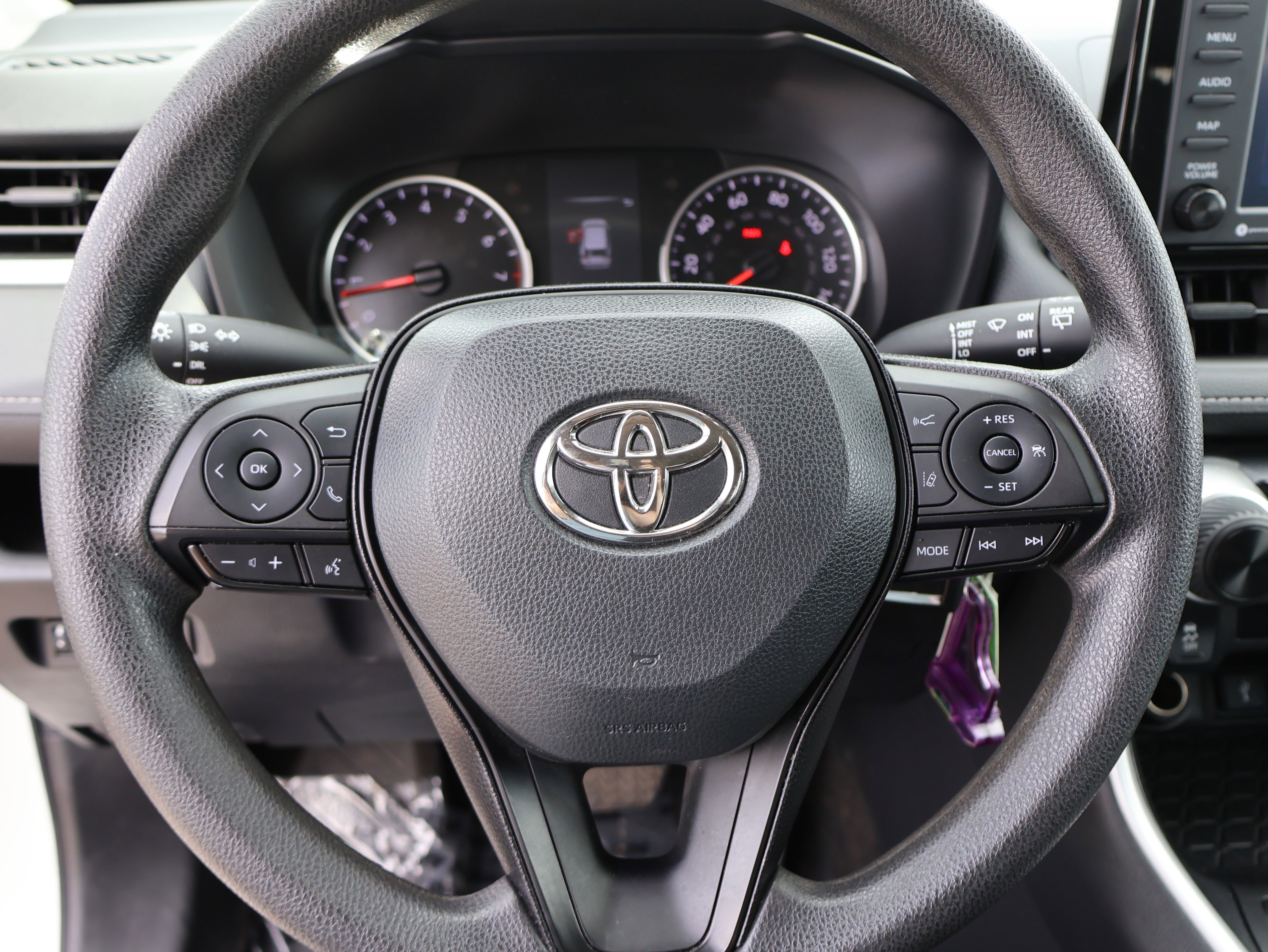 Used 2022 Toyota RAV4 LE w/ Carpet Mat Package (TMS) AWD/4WD image 31
