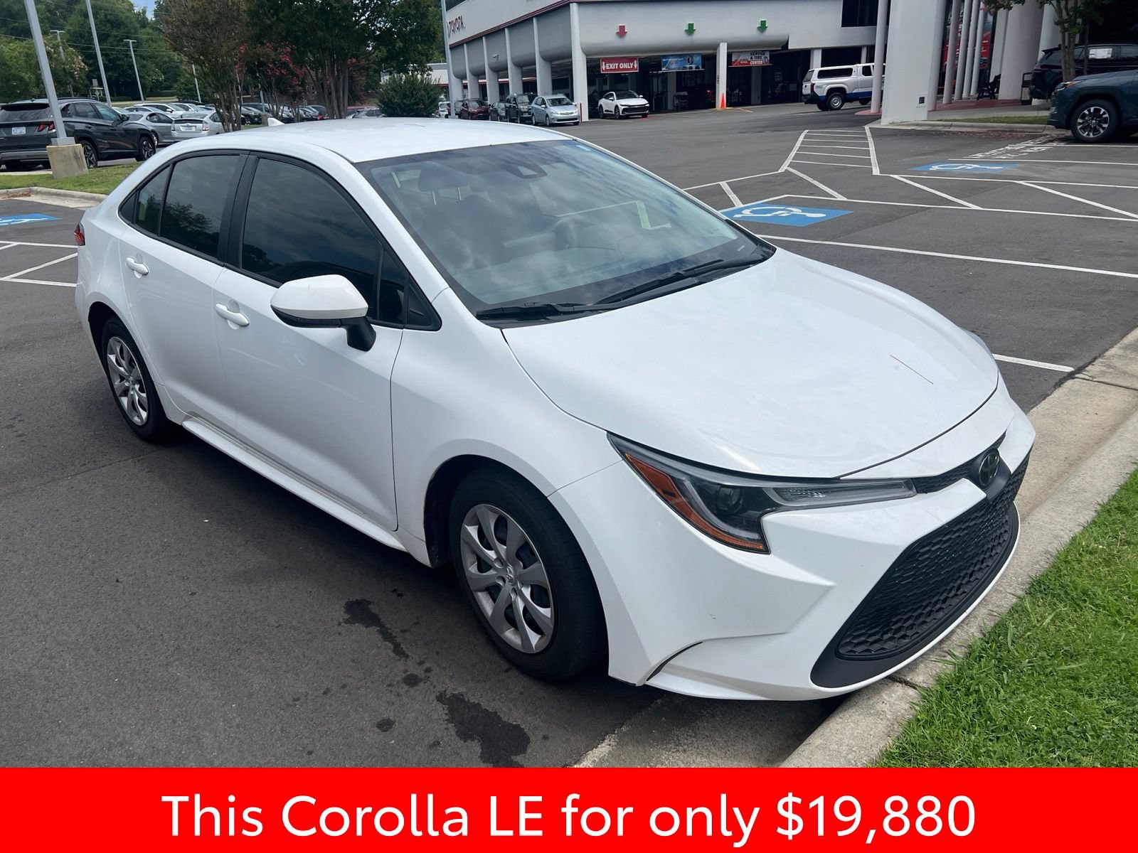 Used 2022 Toyota Corolla LE FWD image 11