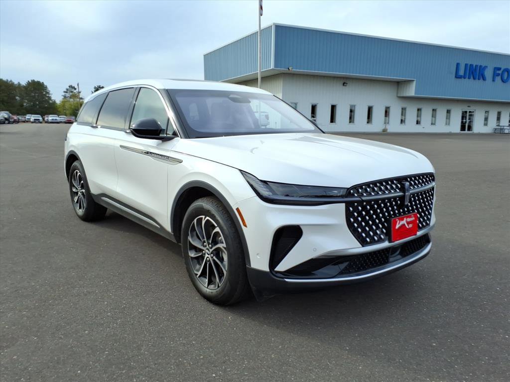 Used 2024 Lincoln Nautilus Premier w/ Equipment Group 102A image 8