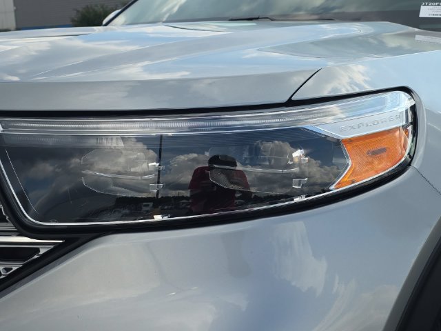 Used 2023 Ford Explorer Limited w/ Equipment Group 301A RWD image 33