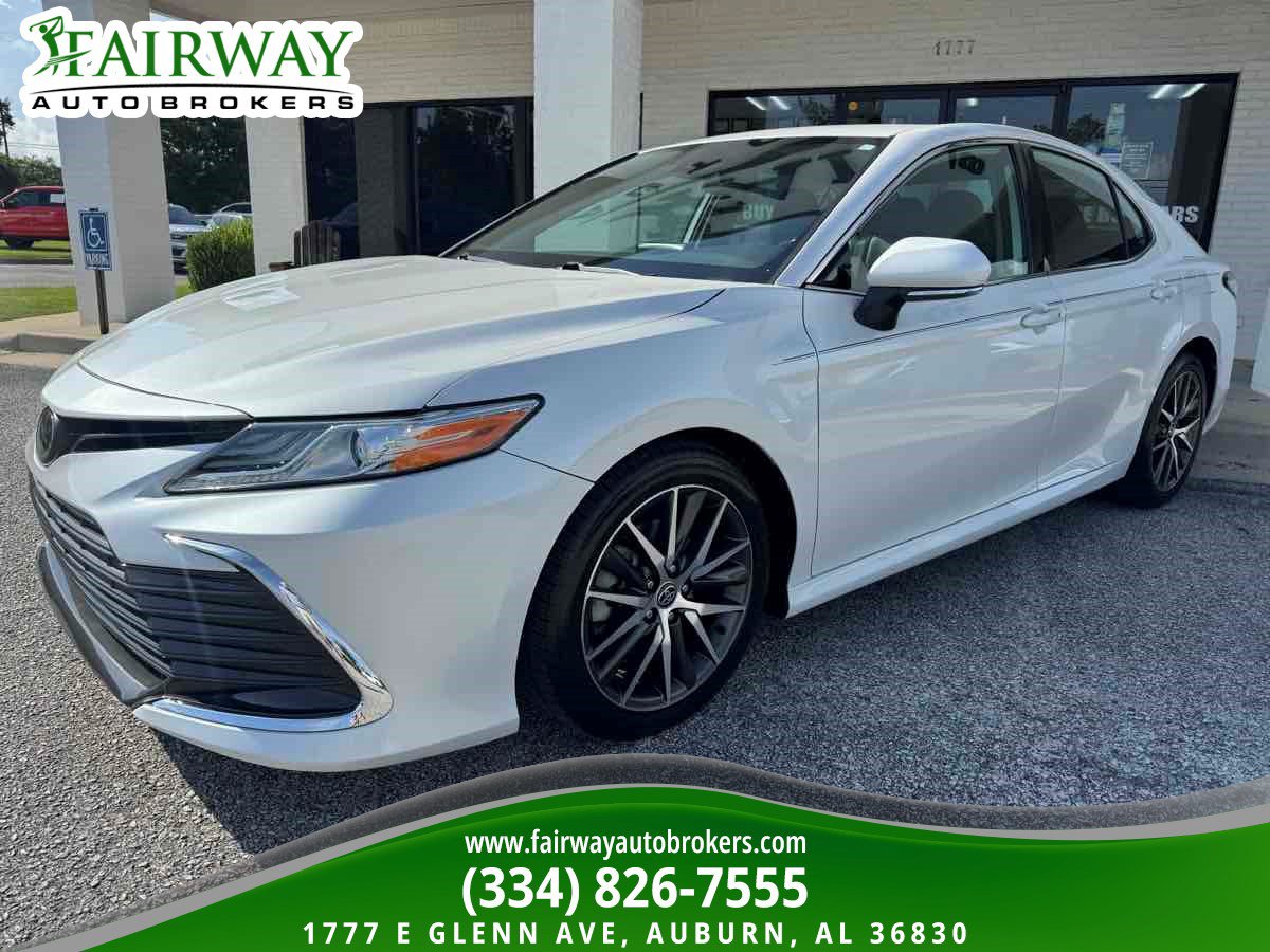 Used 2022 Toyota Camry XLE FWD image 2